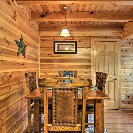 Romantic Cabin With Hot Tub In Pigeon Forge! Kültér fotó