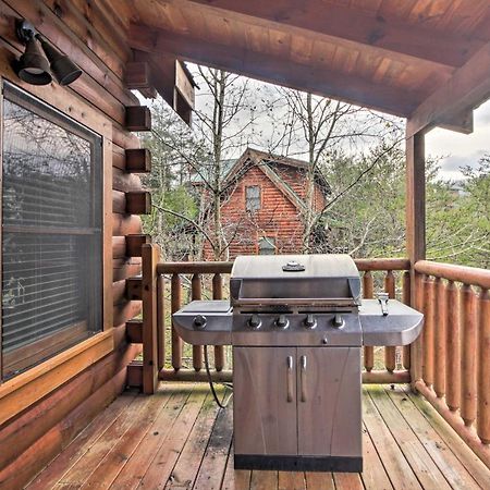 Romantic Cabin With Hot Tub In Pigeon Forge! Kültér fotó