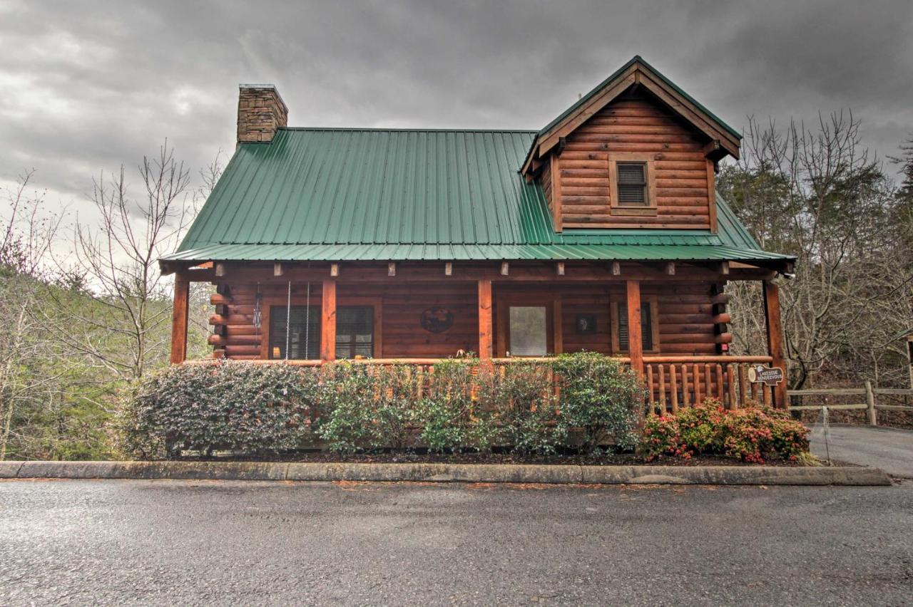 Romantic Cabin With Hot Tub In Pigeon Forge! Kültér fotó