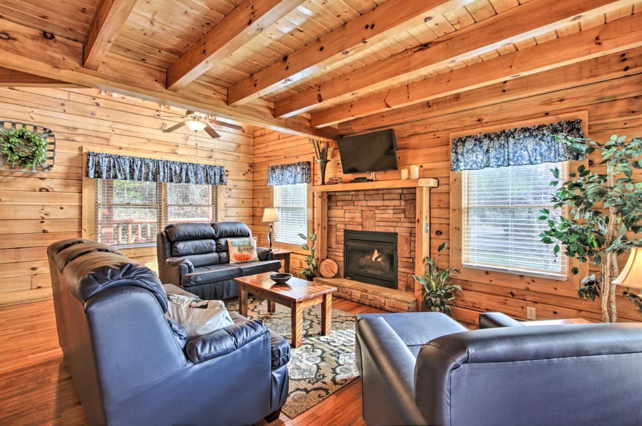 Romantic Cabin With Hot Tub In Pigeon Forge! Kültér fotó