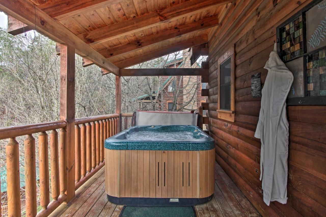Romantic Cabin With Hot Tub In Pigeon Forge! Kültér fotó