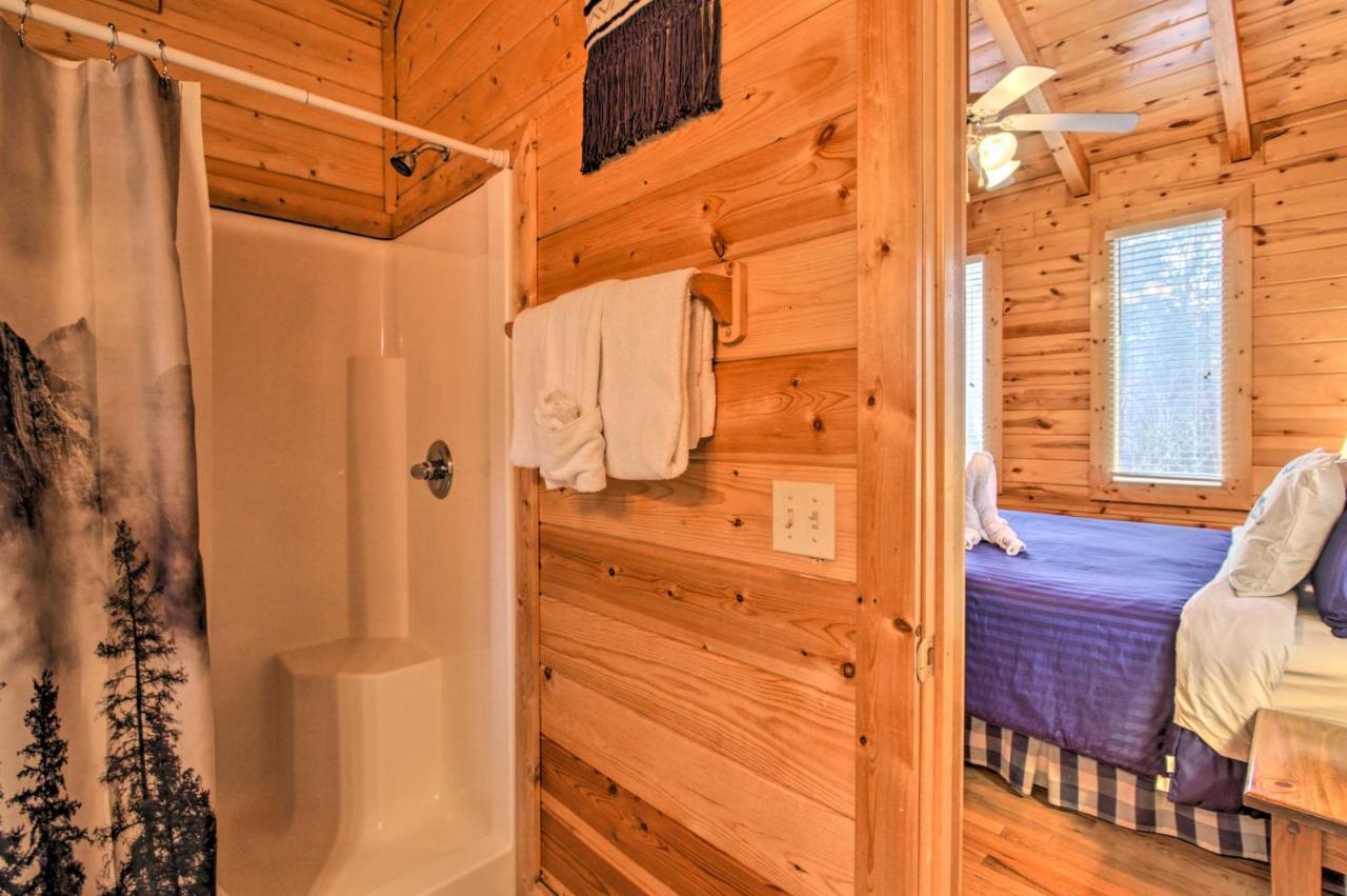 Romantic Cabin With Hot Tub In Pigeon Forge! Kültér fotó
