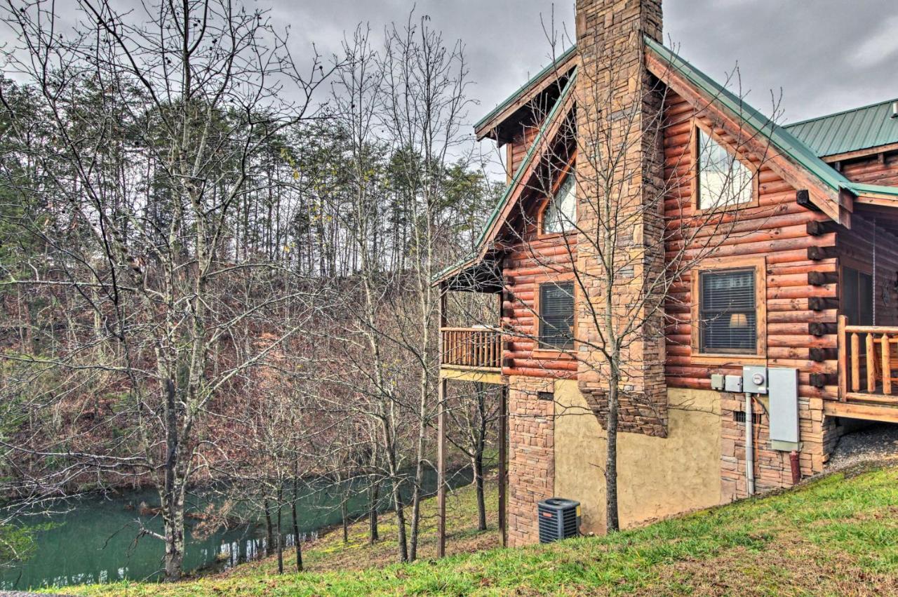 Romantic Cabin With Hot Tub In Pigeon Forge! Kültér fotó